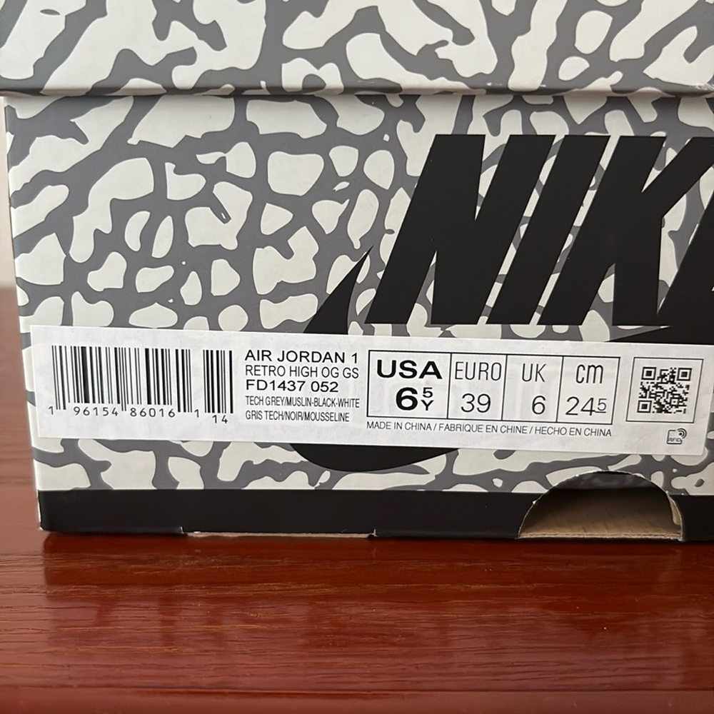 Nike Air Jordan 1 Retro High OG White Cement - Picture 2 of 16